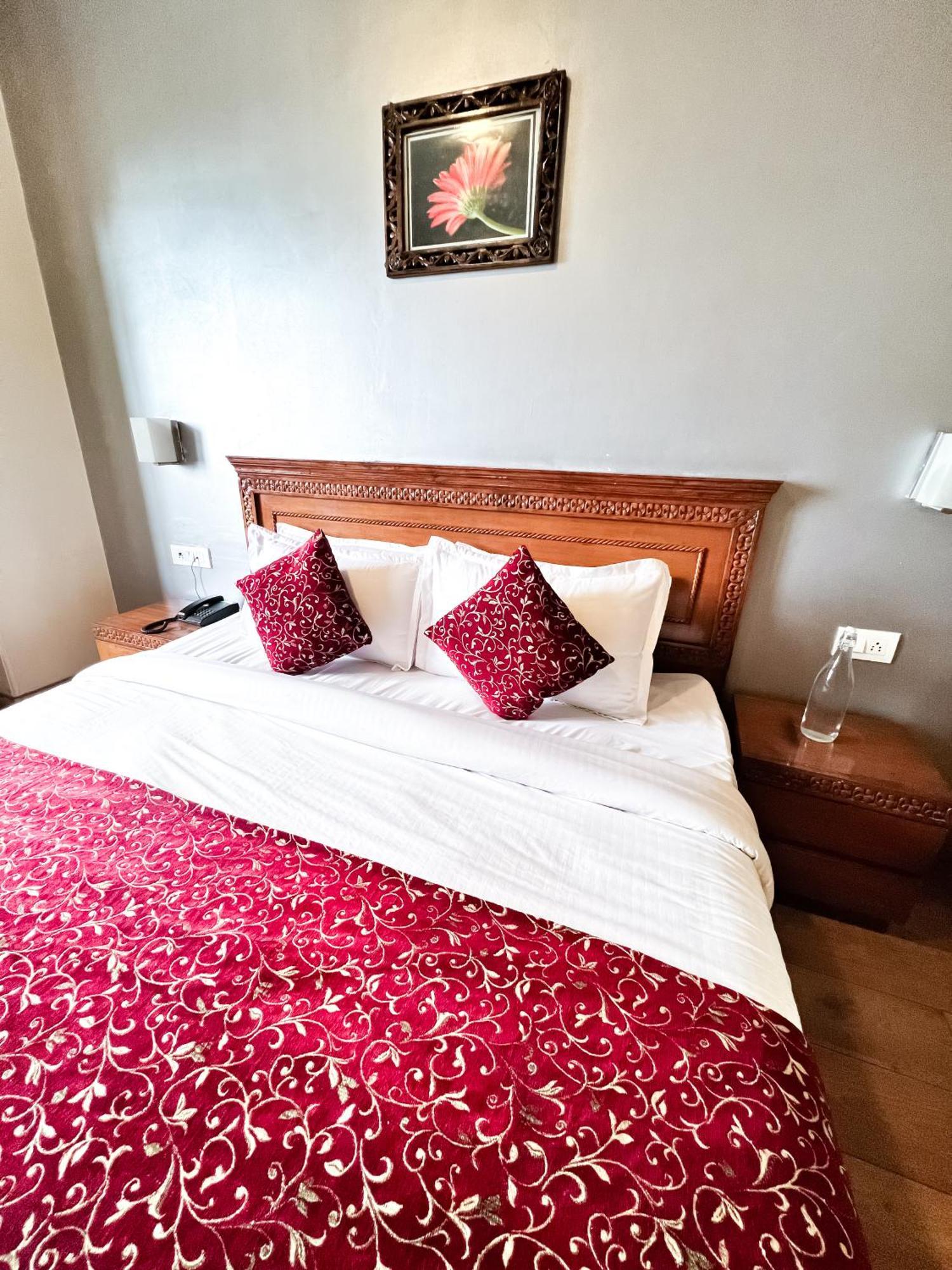 Wingait Inn - Hotel Near Mall Road شيملا المظهر الخارجي الصورة